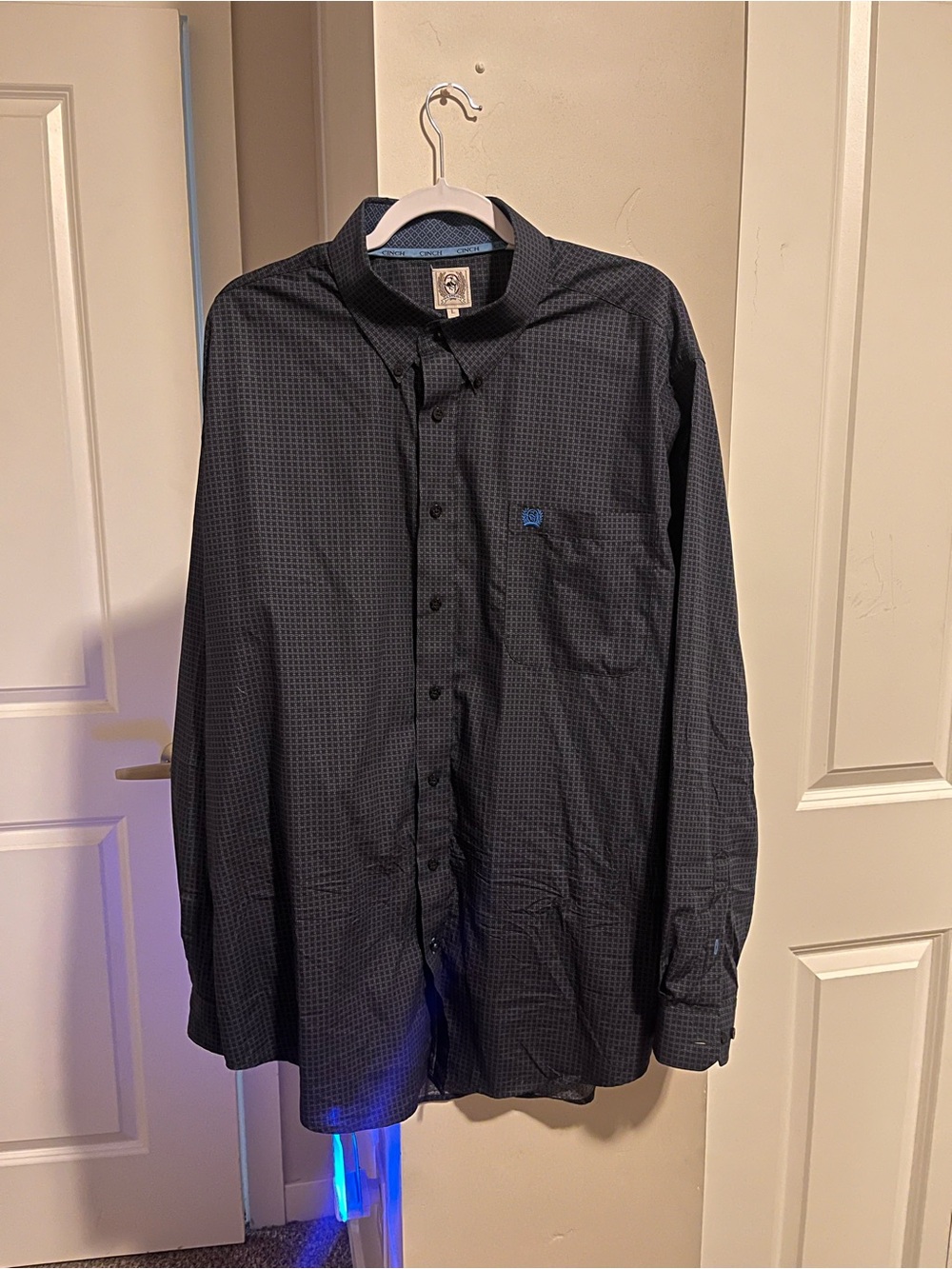 Cinch Men's Blue Patterned Long-Sleeve Button-Up Shirt